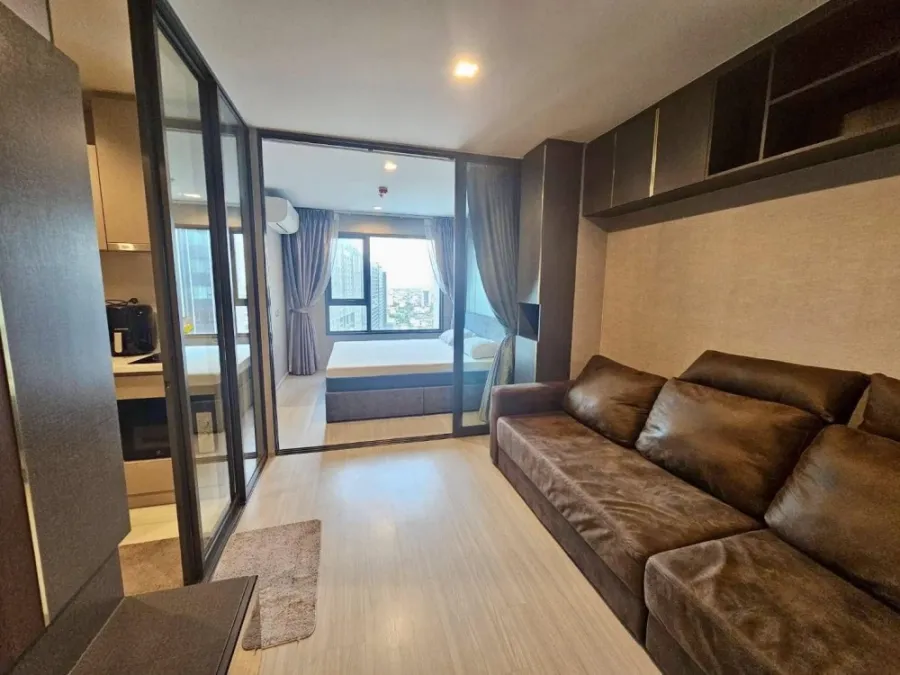 For rent: Life Ladprao, 30th floor, fully furnished room with walk-in closet. Interested? Book now. Don't wait.