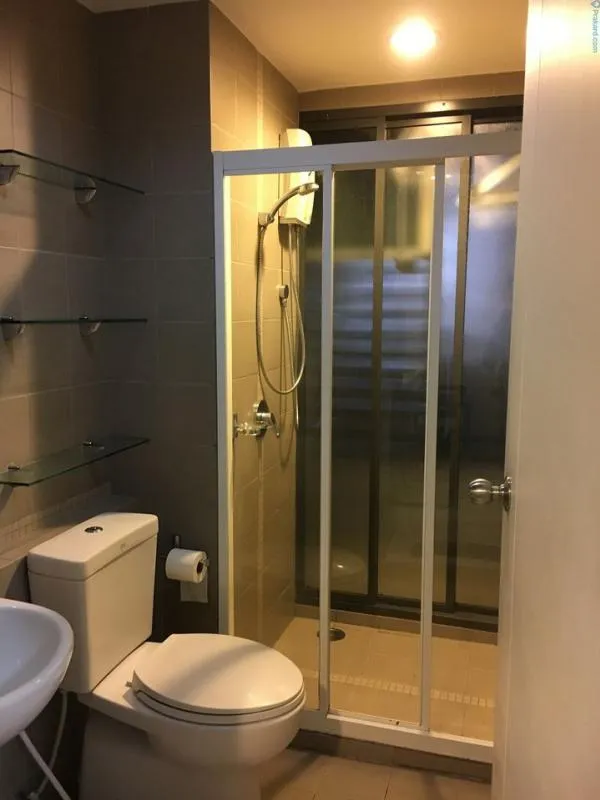 Rent Fuse Mobius Ramkhamhaeng Station, corner room, get the morning sun, fully furnished, beautiful room, book and will not regret.