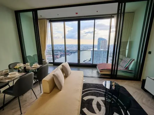For rent or sale, Chapter Charoennakorn Riverside, airy and airy room, 42nd floor, river view. Well, don't miss this.