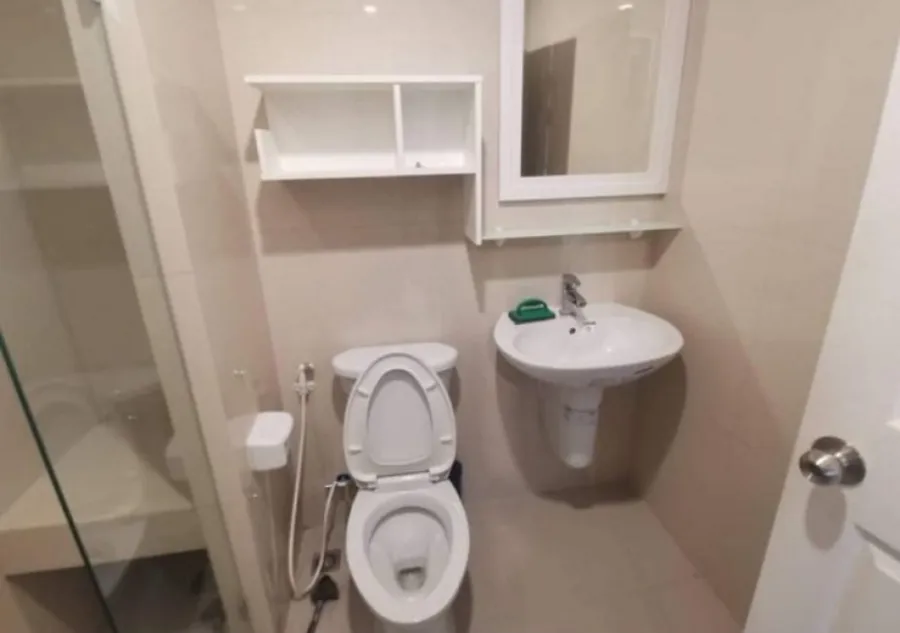 For rent Manor Sanam Naam river view and garden Good furniture, electrical appliances. Don't miss out on booking at this price.