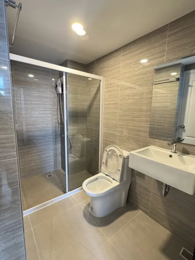 For rent: The Indeed Condo Amata, 5th floor, pool view, fully furnished, ready to move in, reserve now, hurry!