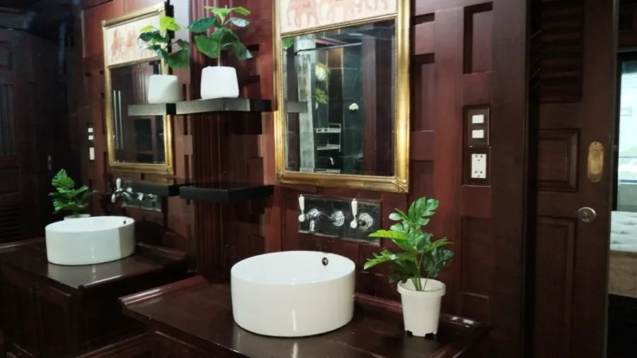 Condo for rent, The Royal Place 2, decorated in Thai house style. Lots of usable space Suitable for relaxation