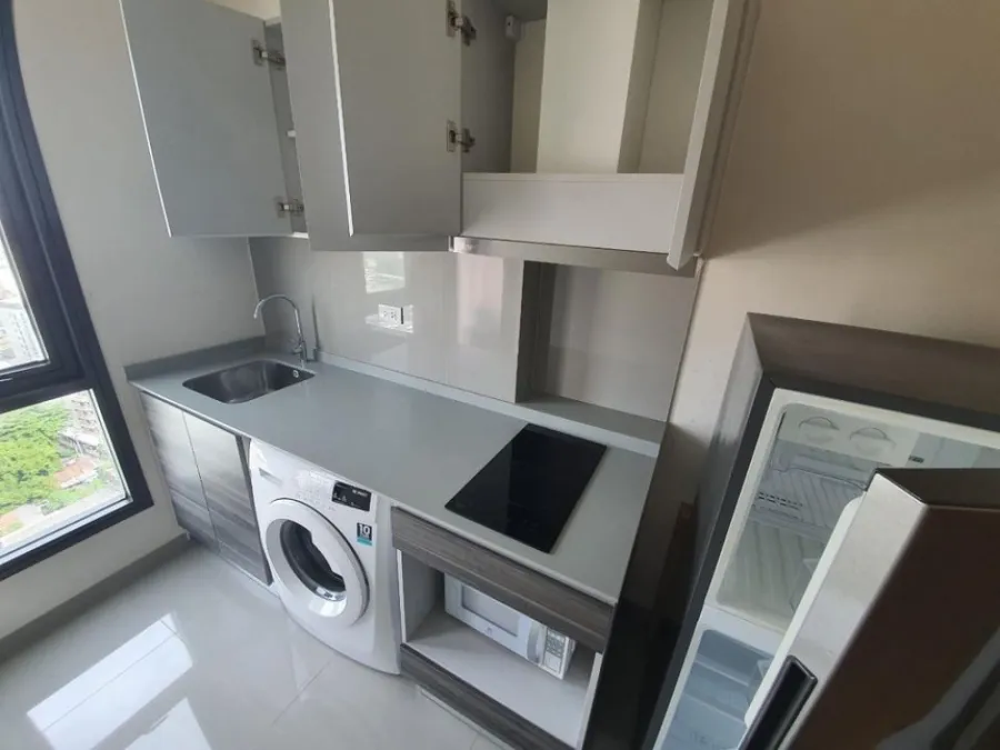 Sell ​​​​Centric Centric Ratchada-Huay Kwang, 23rd floor, high zone, providing privacy and quiet. If interested, reserve now.