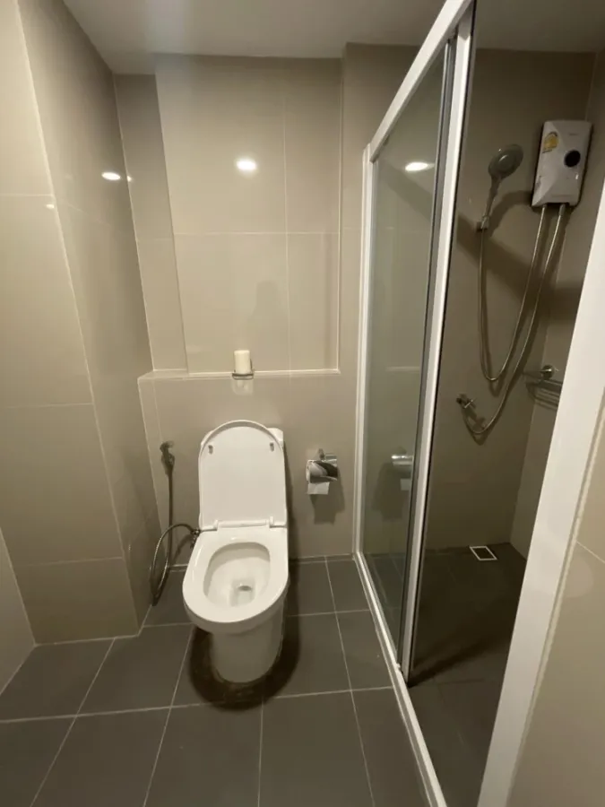 For rent: The Independent Condo Amata, natural view, clean room, very comfortable, fully furnished, don't miss it.